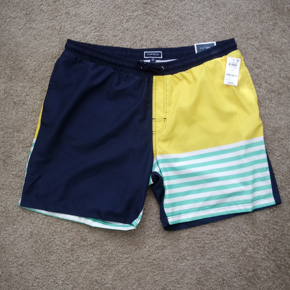 CLUB ROOM TRUNKS